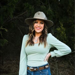 Meet your Posher, Danielle